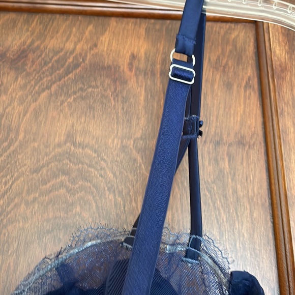 VS Corset Bra - Picture 6 of 9